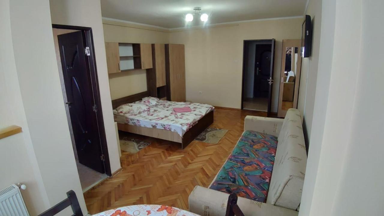 Ferienwohnung Flora Apartament Satu Mare Exterior foto