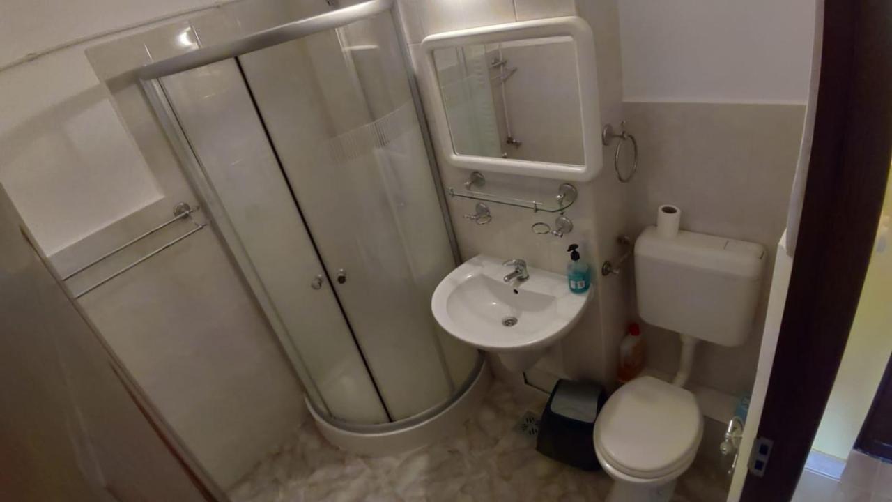 Ferienwohnung Flora Apartament Satu Mare Exterior foto